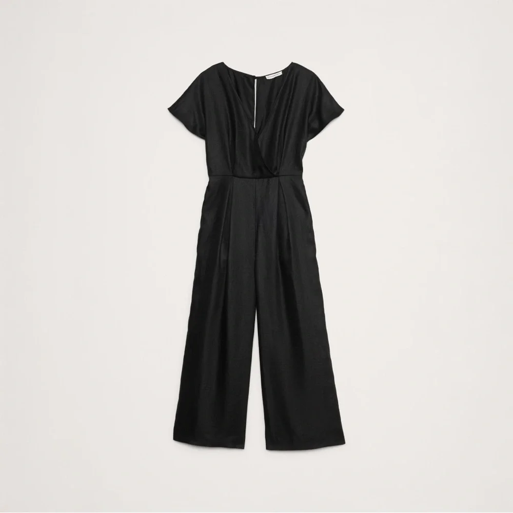 NWOT Banana Republic Linen V Neck Jumpsuit